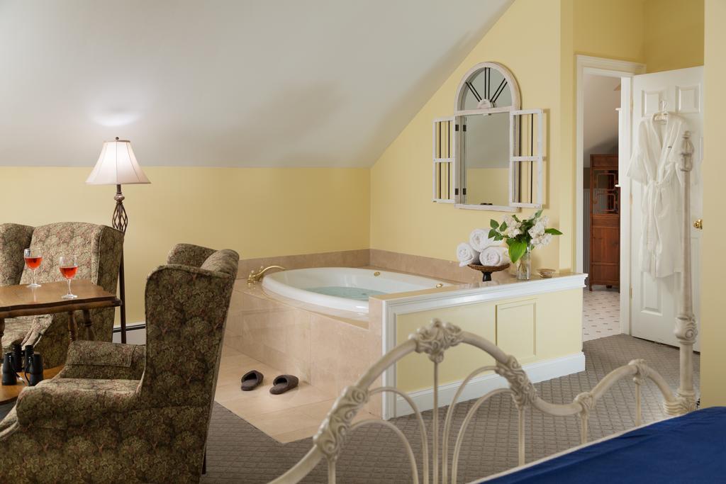 Wolf Cove Inn Poland Bagian luar foto