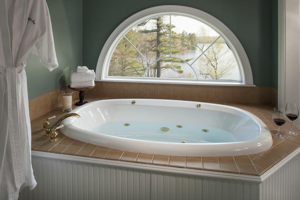 Wolf Cove Inn Poland Bagian luar foto