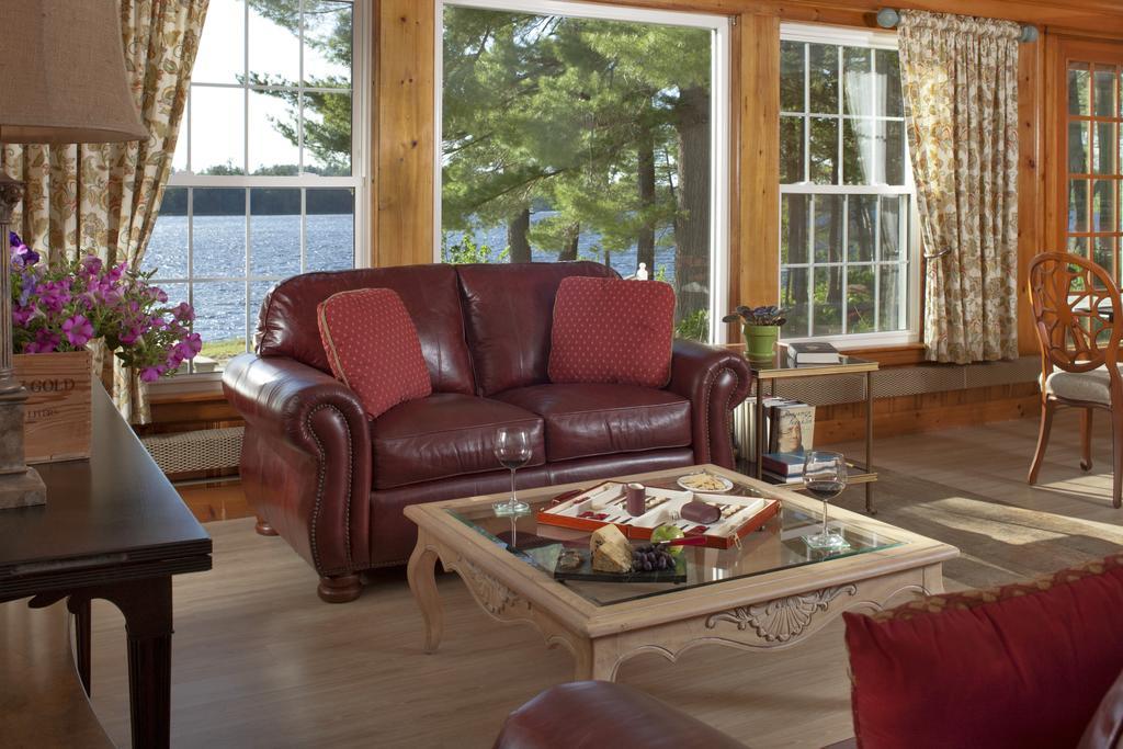 Wolf Cove Inn Poland Bagian luar foto
