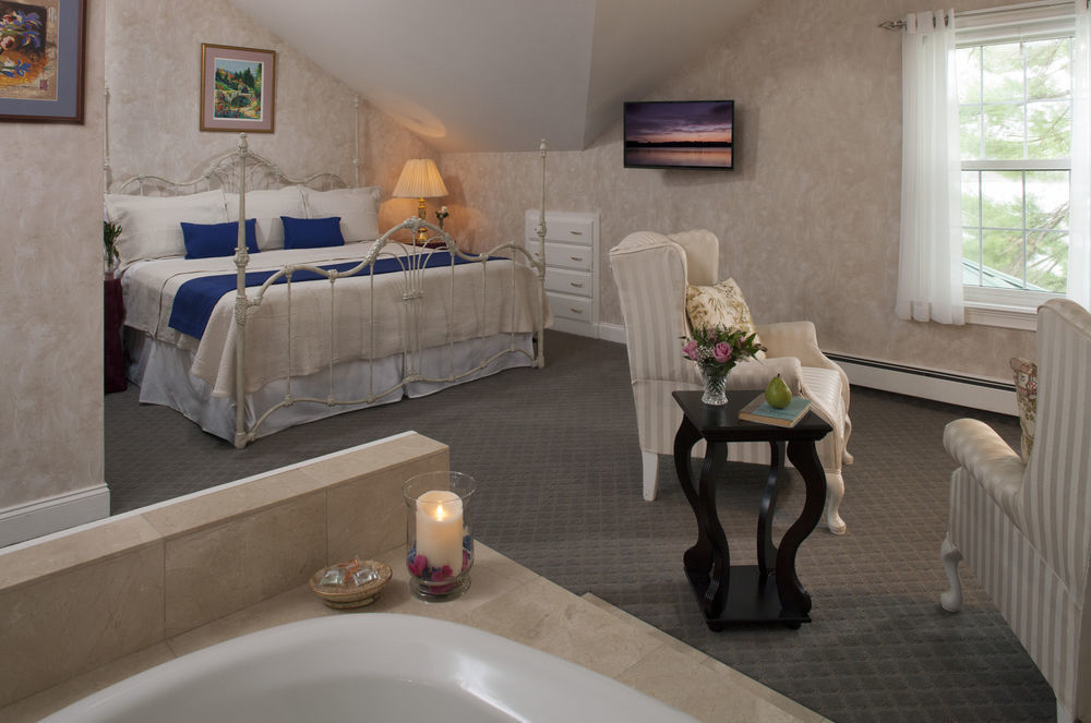 Wolf Cove Inn Poland Bagian luar foto