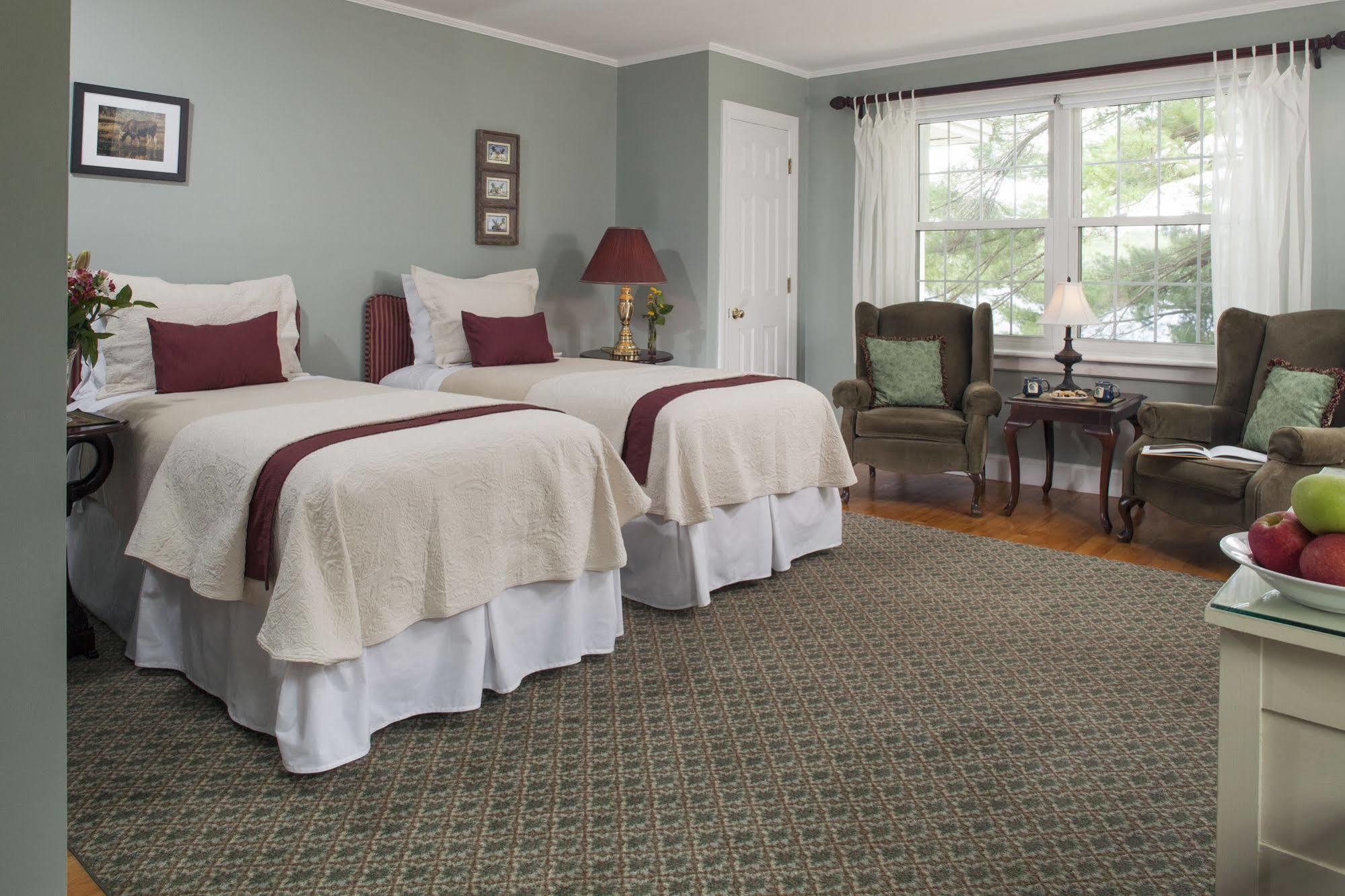 Wolf Cove Inn Poland Bagian luar foto