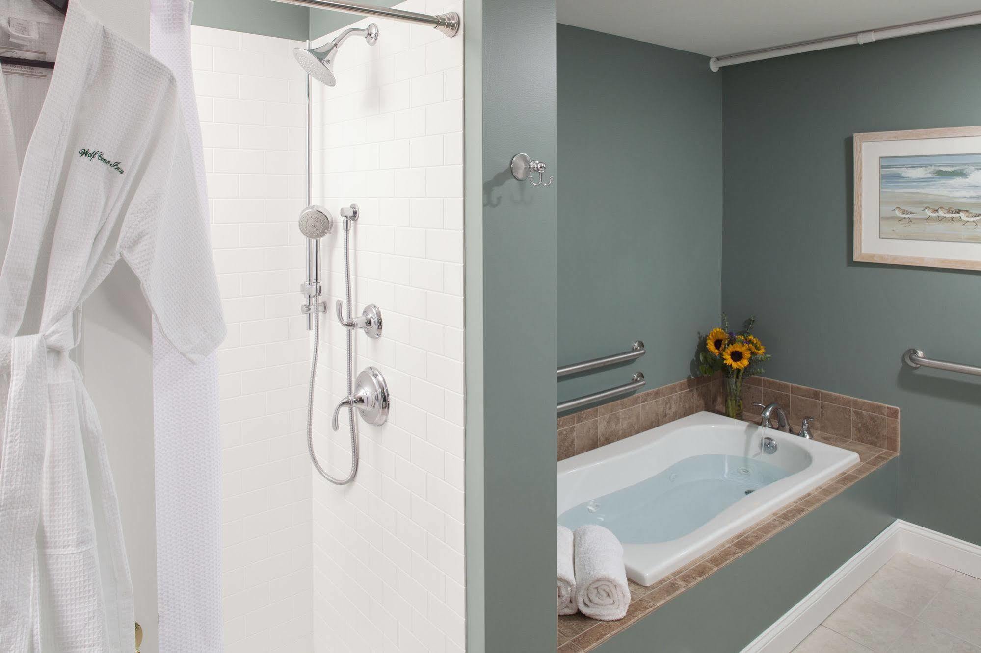 Wolf Cove Inn Poland Bagian luar foto